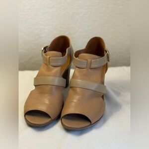Naturalizer Block Heel Tan/ Beige Diner Style Women's Sandals Size 8M